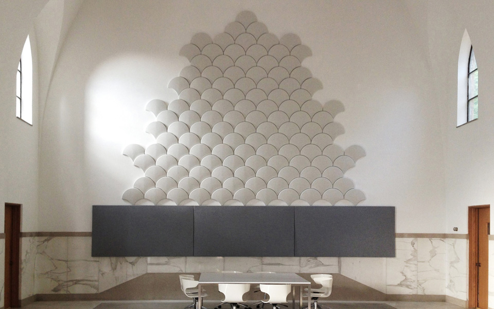 迷人的银杏叶声学吸音板 带来一室绚丽美景