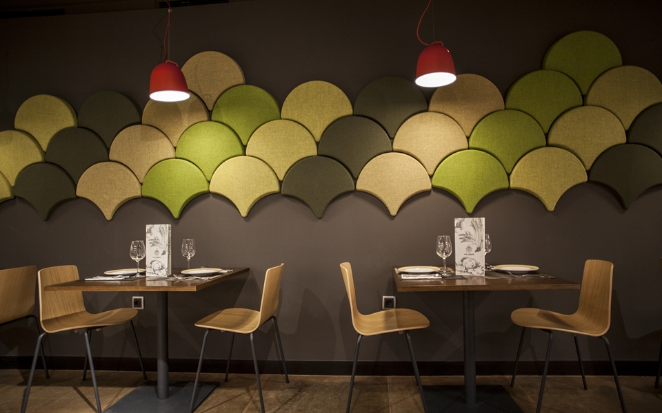 迷人的银杏叶声学吸音板 带来一室绚丽美景