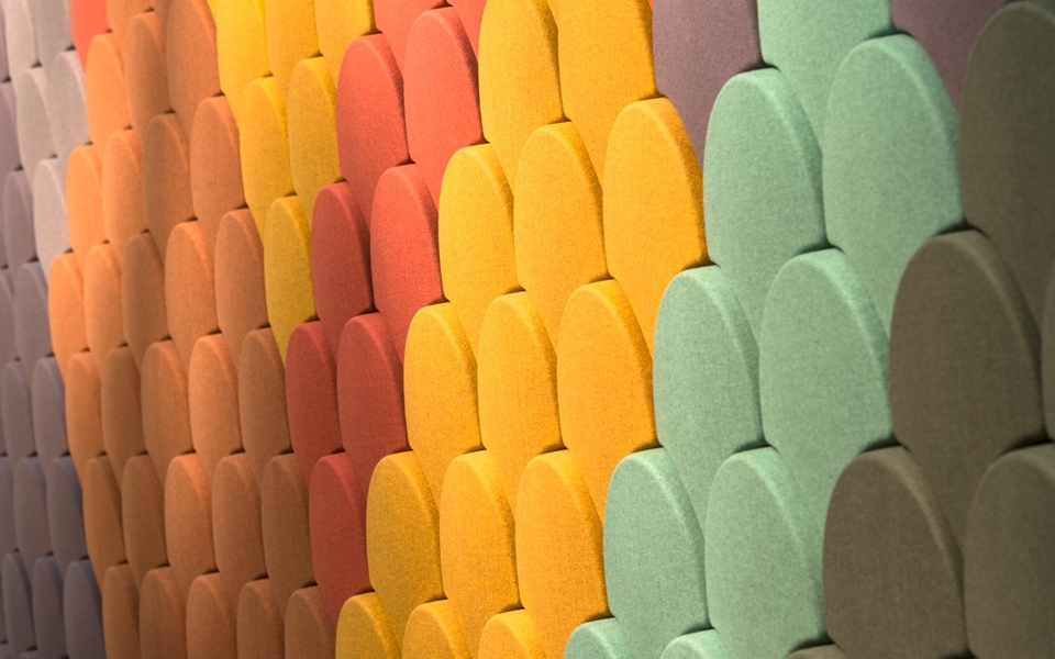 迷人的银杏叶声学吸音板 带来一室绚丽美景