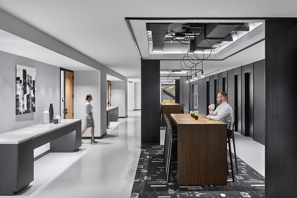 点击浏览大图 黑白摩登 RSM国际会计公司芝加哥总部设计欣赏