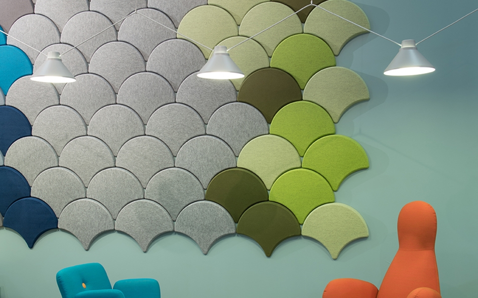 迷人的银杏叶声学吸音板 带来一室绚丽美景