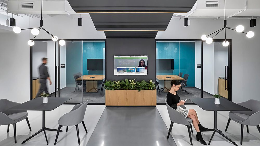 点击浏览大图 黑白摩登 RSM国际会计公司芝加哥总部设计欣赏