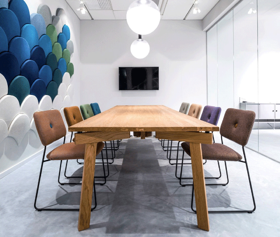 迷人的银杏叶声学吸音板 带来一室绚丽美景